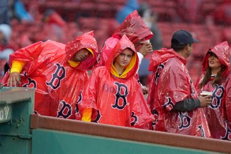Red Sox fall to White Sox 3-2, game called due to rain after six innings